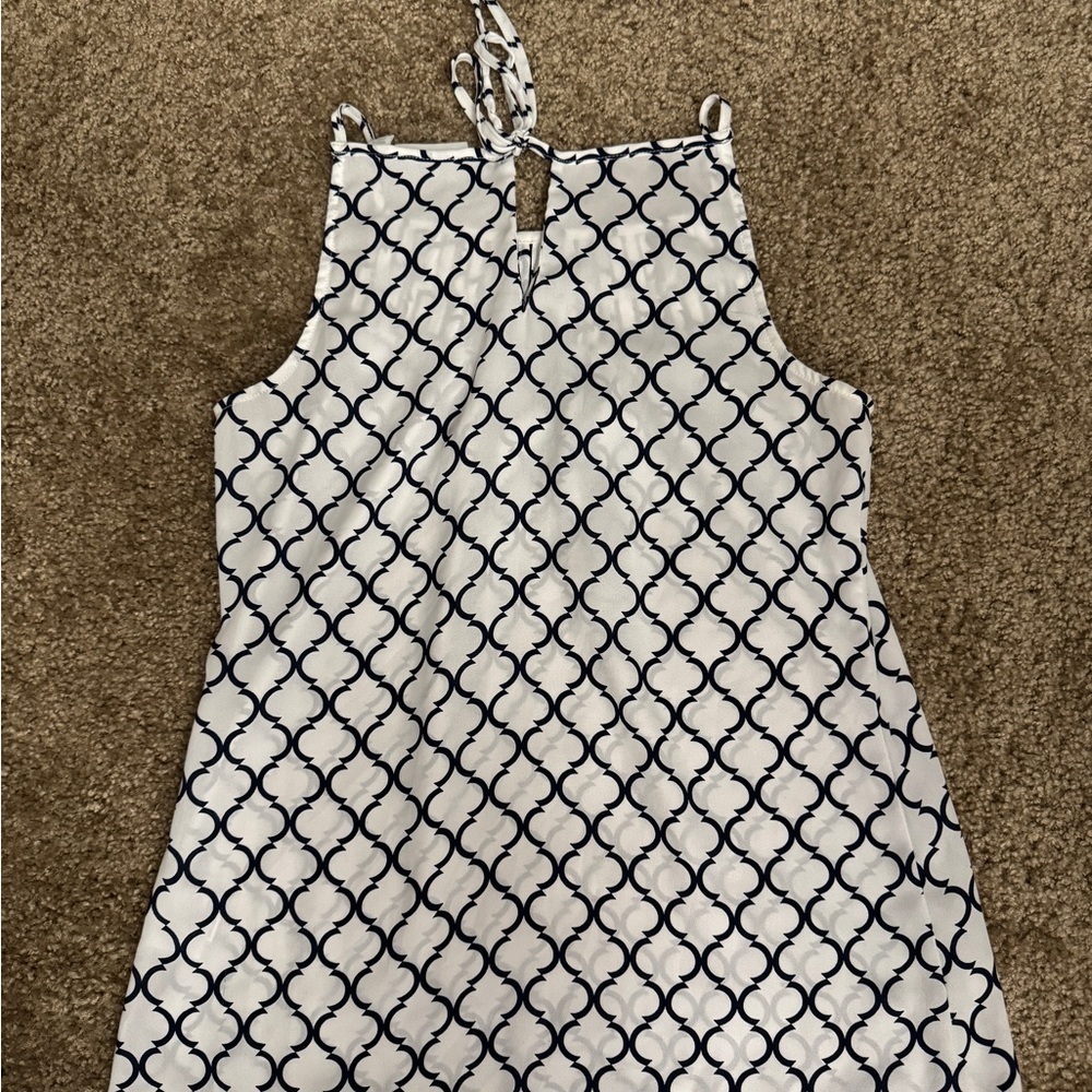 NWOT New York & Company Elegant Navy and White Patterned Women's Top - Picture 2 of 4